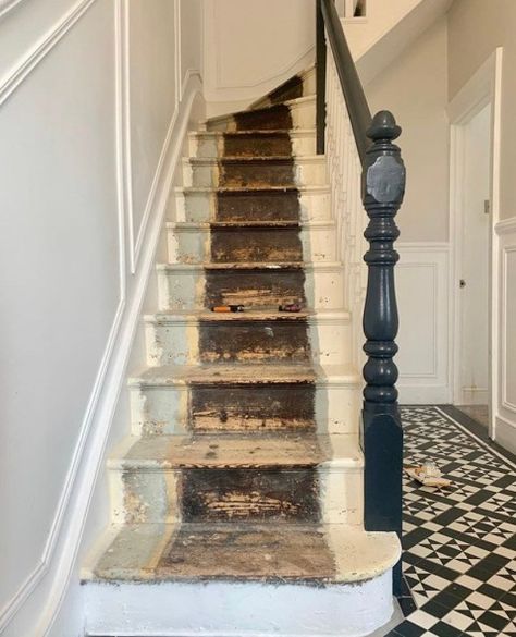 Stairway Pictures, Victorian House Decor, Victorian Stairs, Victorian Staircase, Victorian House Renovation, Victorian Hall, Victorian House Interiors, Victorian Hallway, Victorian Renovation