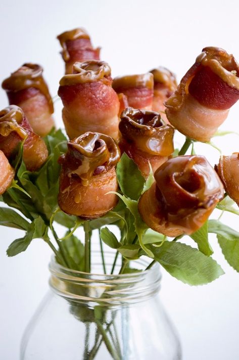 Bacon Bouquet, Bacon Roses, Bourbon Caramels, Edible Bouquets, Bacon Lover, Birthday Breakfast, Edible Arrangements, Bacon Recipes, Bacon Wrapped