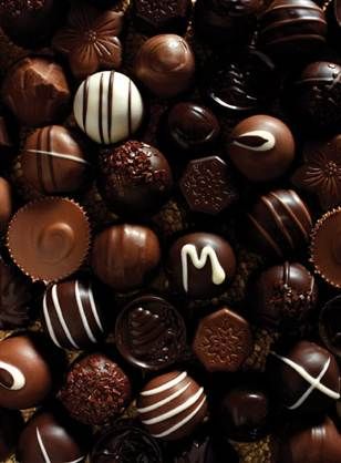 Chocolates..... Chocolate Aesthetic, Fruit Splash, Chocolate Wine, Chocolate Recipes Homemade, Candy Drinks, Hair Color Chocolate, Chocolate Dreams, Chocolate World, Junk Food Snacks