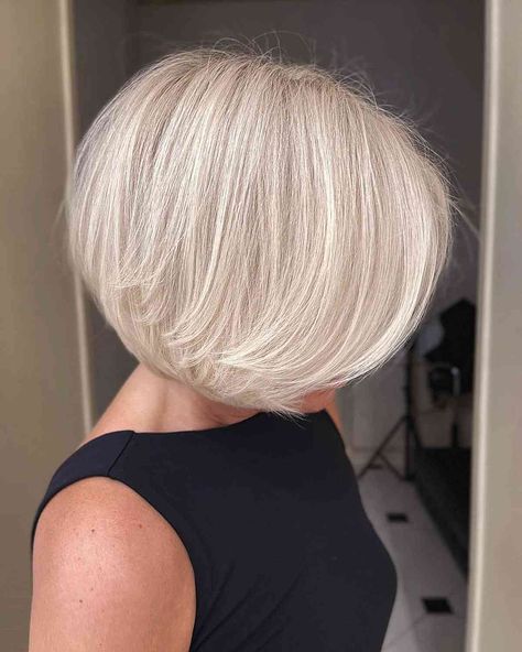 Hair Bob Short Layered, Wispy Layered Bob, Layered Bob Without Bangs, Short Razored Bob, Thick Chin Length Hair, Stacked Chin Length Bob Haircut, Layered Bob Hairstyles Chin Length, Short Stacked Bob Haircut Fine Hair, Bob Haircuts For Women Over 50