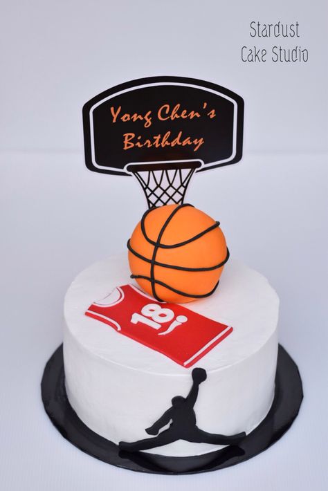 Basketball Cake Basketball Theme Cake Design, Simple Basketball Cake, Basketball Cake For Boys Birthdays, Basketball Cakes For Boys, Basketball Birthday Cake Ideas, Basketball Cake For Boys, Basketball Cake Ideas Boys, Basketball Cake Design, Basketball Torte