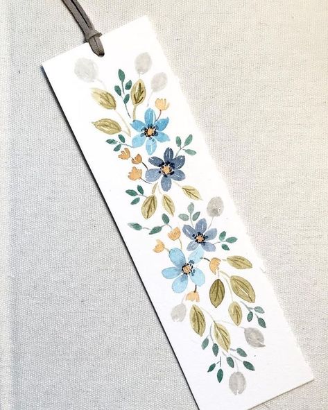 Bookmarks Watercolor, Handmade Bookmarks Diy, Creative Bookmarks, Bookmark Craft, Watercolor Books, Paper Bookmarks, Watercolor Bookmarks, Flower Bookmark, Diy Bookmarks