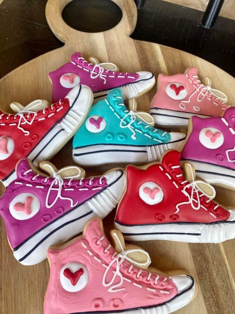 Shoe Cookies, Sugar Dough, Cookie Hacks, Clay Magnets, Icing Cookies, Cookie Designs, Royal Icing Cookies, Cookie Cake, Decorated Cookies