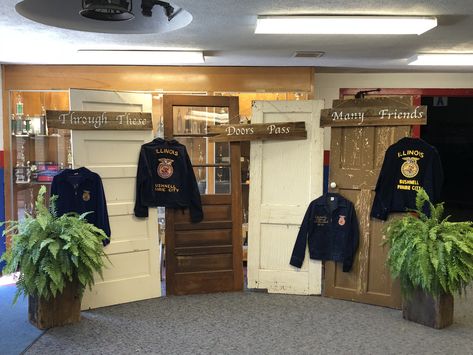 Ffa Backdrop Ideas, Construction Parade Float Ideas, Ffa Backdrop, Ffa Banquet Ideas, Ffa Banquet Decorations, Ffa Scrapbook, Ffa Week, Ffa Banquet, Ffa Ideas