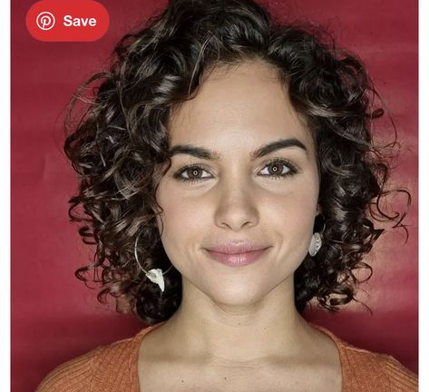 Wavy Lob Haircut, Wavy Layered Haircuts, Short Curly Hairstyles For Women, Short Wavy Haircuts, Thick Wavy Hair, Wavy Lob, Hair Adviser, Curly Hair Photos, Wavy Haircuts