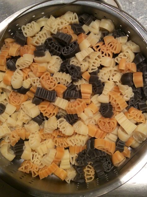 Aldi Halloween Pasta, Halloween Shaped Pasta Recipes, Halloween Pasta Dishes, Aesthetic Halloween Food, Halloween Pasta Recipes, Halloween Snacks Aesthetic, Halloween Pasta Ideas, Halloween Aesthetic Food, Halloween Noodles