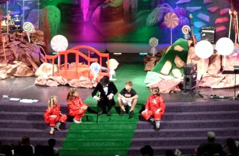 Willy Wonka Stage Set Design, Willy Wonka Set Design, Wonka Set Design, Children's Theatre, Church Stage Design Ideas, Play Props, Stage Design Ideas, Oompa Loompa, Stage Props