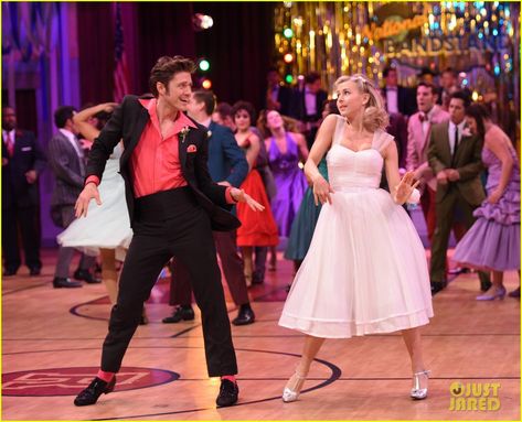 Grease: Live's Sandy: Julianne Hough Writes Sweet Note Before Tonight's Show!: Photo #3565651. Julianne Hough will be playing the iconic role of Sandy in tonight's production of Grease: Live on Fox and we can't wait to see her shine on screen!    The 27-year-old… Julianne Hough Grease, Grease Live, Hairspray Live, Grease Costumes, Grease Movie, Hand Jive, Grease Musical, Girl Group Costumes, Tv Musical