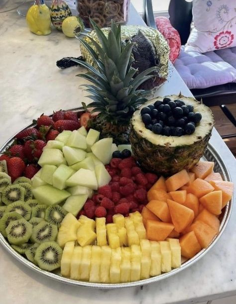 Pineapple Cupcake, Pineapple Cupcakes, Fruit Platter Designs, Fresh Salad Recipes, Fruit Displays, Entertainment Ideas, Fruit Salads, Fresh Salad, Charcuterie Recipes