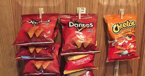 DIY Chip Holder - Natural Homemade Living    It's hard to believe August is almost halfway over and the kids are getting ready to go back ... Cheetos Crunchy, Organize Your Pantry, Organisation Hacks, Chip Bags, Large Baskets, Glue Crafts, Diy Homemade, Potato Chips, It's Hard