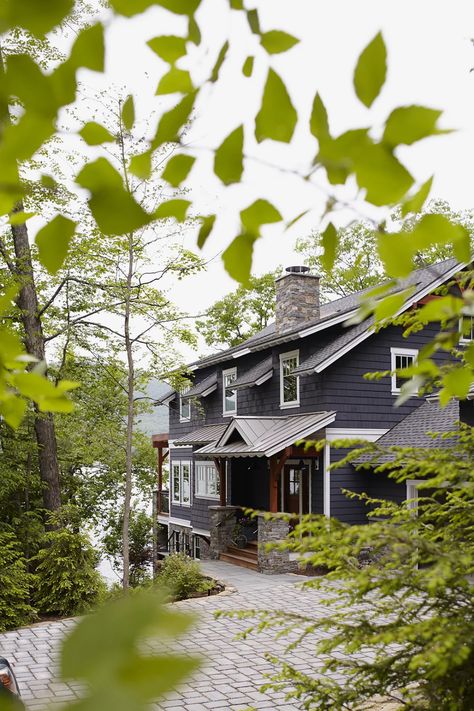 modern farmhouse lake house driveway Lake Cabin Plans, Lakefront House Plans, Lake House Interior Design, Adirondack Decor, Small Lake Houses, Lakefront Cottage, Tall House, Rustic Lake Houses, Lake House Interior