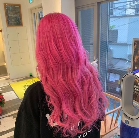 Hair Inspo Y2k, Blorange Hair, Bubblegum Pink Hair, Dark Pink Hair, Bright Pink Hair, Long Pink Hair, Types Of Hair Color, Pink Hair Dye, Hot Pink Hair