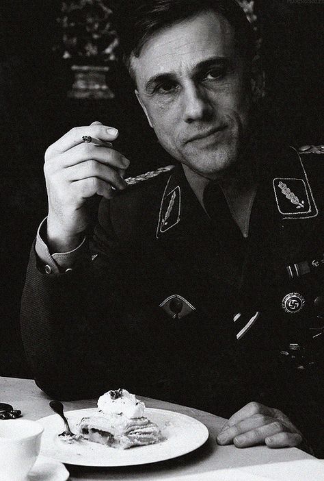 Vojenský Humor, Hans Landa, Quentin Tarantino Movies, Tarantino Films, Inglourious Basterds, Christoph Waltz, Movie Shots, Gary Oldman, Quentin Tarantino