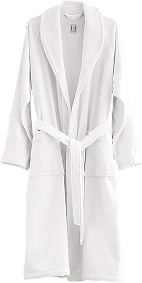 H by Frette Shawl Collar Bathrobe with Piping at Amazon Women’s Clothing store Laid Back Outfits, Classic Hotel, Effortless Chic, Amazon Women, Shawl Collar, Cozy Sweaters, Unique Fashion, Women's Style, Elegant Dresses