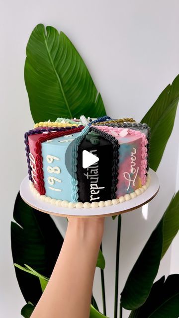 MUSAS | Tortas personalizadas on Instagram: "“All’s fair in love and poetry” 🤍

Eras Cake v2 con el esperado update de TTPD 🥹🫶 

#taylorswift #taylorswiftcake #erascake #taylorswifterascake #erastour #erastourtaylorswift #ttpd #tortasperu #tortasdecoradas #lima #peru" Eras Tour Cake, Eras Cake, Wesley House, Taylor Swift Cake, Love And, Lima Peru, Eras Tour, Easy Recipes, Lima