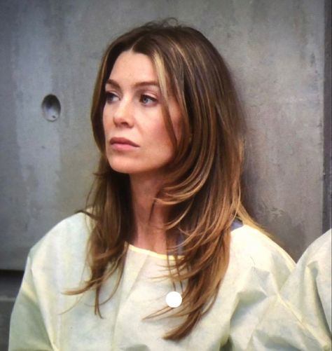 90s Supermodel Haircut Medium, Meredith Grey Haircut, 90s Medium Length Hair, Meredith Grey Hair, Ellen Pompeo, Hot Hair Colors, Gray Hair Cuts, Cut Her Hair, Meredith Grey