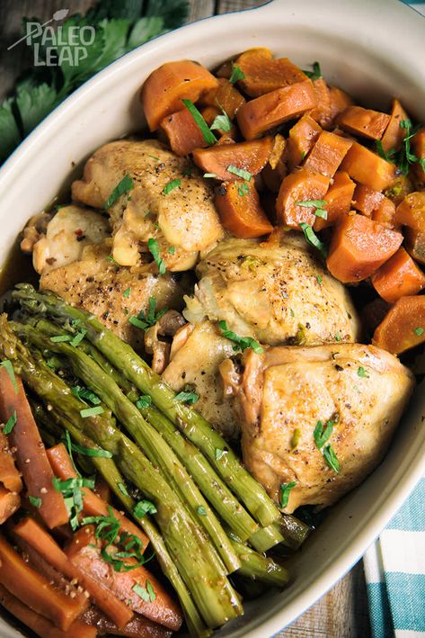 Slow-Cooked Garlic Chicken and Vegetables #paleo Paleo Slow Cooker Recipes, Paleo Slow Cooker, Paleo Meal Plan, Slow Cooked Chicken, Paleo Crockpot, Couscous Recipes, Asparagus Soup, Paleo Chicken, Garlic Chicken