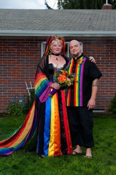 Worst Wedding Photos, Weird Wedding Dress, Ugly Wedding Dress, Worst Wedding Dress, Wedding Fail, Unusual Weddings, Rainbow Wedding, Wedding Humor, Guest Outfit