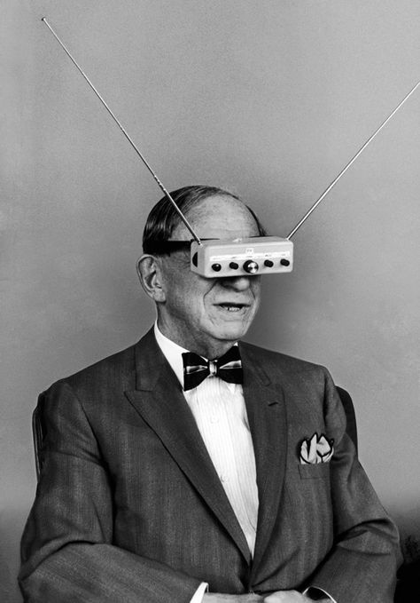 The Man Who Invented Vr Goggles 50 Years Too Soon - IEEE Spectrum Craig Roberts, Weird Inventions, Vr Goggles, Virtual Reality Technology, Virtual Environment, Futurism, Retro Futurism, Zeppelin, Historical Photos