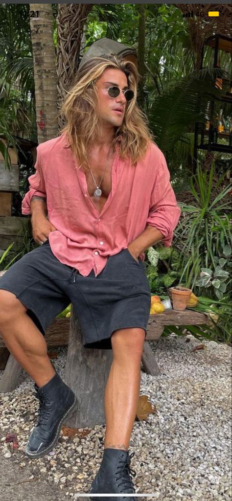 Long Hair Surfer Guy, Surf Aesthetic Outfit Men, Surfer Fashion Mens, Men’s Surfer Style, Surfer Aesthetic Outfits Men, Surfer Outfits Men, Surfer Style Men, Surfer Boy Aesthetic Outfit, Surfer Outfit Men