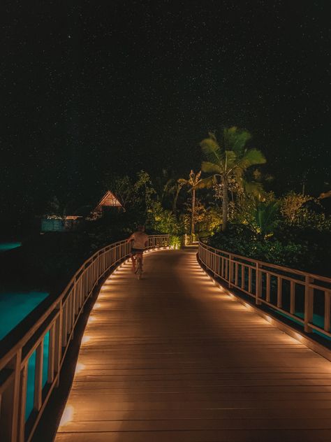 Boardwalk Lighting, Maldives Landscape, Backyard Bridges, Hotel Landscape, Walkway Lighting, Walkway Design, Landscape Lighting Design, Villa Pool, Beach Lighting