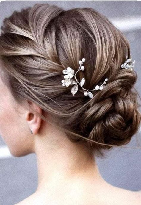 Easy Trendy Hairstyles, Updo Bridesmaid, Wedding Hair Up, Hairstyle Idea, Short Homecoming Hair, Hairstyles Bridesmaid, Simple Wedding Hairstyles, Bridal Hair Updo, Long Hair Wedding Styles