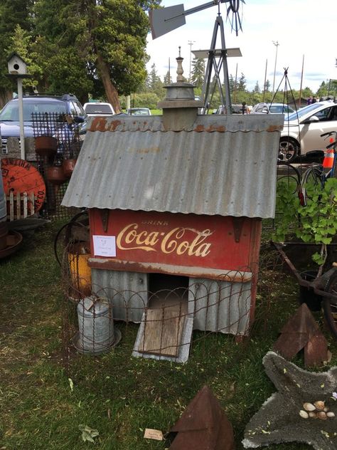 The Cutest Rustic Garden Art Ever Rustic Garden Art, Cute Chicken Coops, Whimsical Garden Art, Unique Garden Art, Rustic Home Interiors, Garden Art Ideas, Meteor Garden 2018, Interior Design Rustic, Cute Chickens