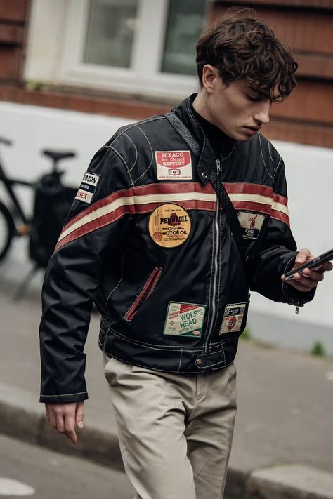 Biker Outfit Men, Racing Jacket Outfit, Biker Jacket Outfit, Vintage Racing Jacket, Leather Jacket Outfit Men, Mode Hipster, Biker Aesthetic, Motorcycle Jackets, Biker Outfit