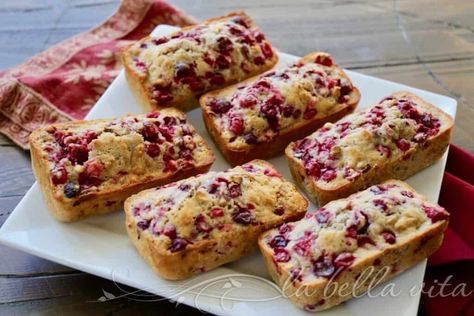 Cranberry Nut Bread | La Bella Vita Cucina Mini Cranberry Loaves, Cranberry Bread Mini Loaves, Cranberry Orange Bread Mini Loaves, Cranberry Nut Bread Recipe, Family Christmas Food, Cranberry Quick Bread, Cranberry Nut Bread, Mini Bread Loaves, Mini Loaf Cakes