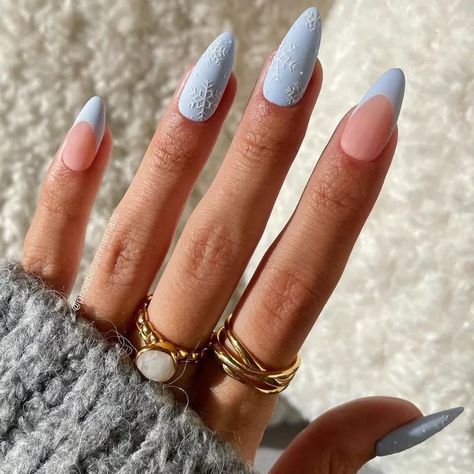 Blue Christmas Nails, Snow Nails, Chic Nail Designs, Light Blue Nails, Velvet Nails, Winter Manicure, Festive Nail Art, Glamorous Nails, Snowflake Nails