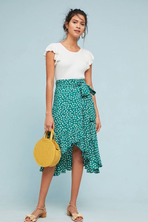 From the streets to the beach, this twirl-worthy skirt will do your Insta-following proud. Wrap Skirt Outfit, Best Summer Outfits, Outfits Trending, Simple Summer Outfits, Summer Trends Outfits, Cool Summer Outfits, Mein Style, Skirt Outfit, Summer Trends