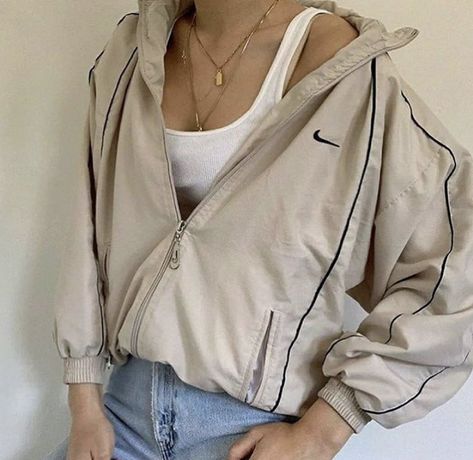 Nike Windbreaker Outfit, Vintage Nike Jacket, Windbreaker Outfit, Vintage Nike Windbreaker, Teenage Outfits, Moda Streetwear, Nike Vintage, Vintage Windbreaker, Nike Sweatshirts