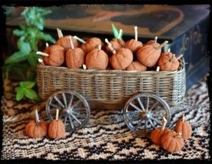 Cinnamon Dough, Fall Primitives, Primitive Fall Crafts, Fall Porches, Cinnamon Applesauce, Diy Pumpkins, Diy Cinnamon, Valley House, Hey Pumpkin