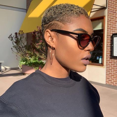 Black Girls Short Haircut, Pixie Haircut Fine, Haircut Fine Hair, Funky Pixie Cut, Hairstyles Mohawk, Curly Mohawk Hairstyles, Twa Styles, Future Hairstyles, Pixie Haircut Fine Hair