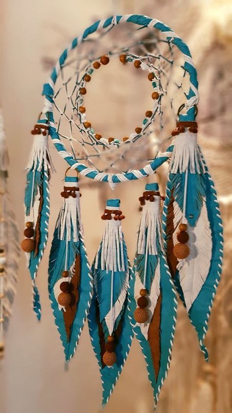 Native Dreamcatcher, Unique Dreamcatcher, Dreamcatcher Ideas, Native American Dream Catcher, Diy Dream Catcher Tutorial, Dream Catcher Mandala, Dream Catcher Patterns, Dream Catcher Tutorial, Beautiful Dream Catchers