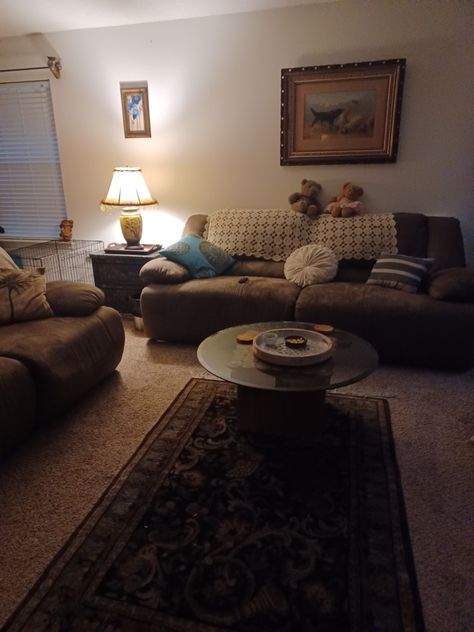 Normal Living Rooms, Living Room 2000s, Grandma Couch Aesthetic, Comfy Couch Aesthetic, Grandmas House Aesthetic Living Room, Low Budget Apartment, Cozy Couch Aesthetic, Cozy Old Apartment, Old Couch Aesthetic