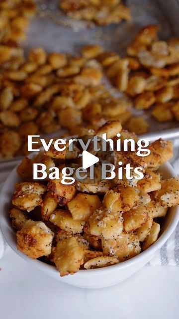 12 Tomatoes on Instagram: "For soups, salad or just snacking! Full recipe here: https://12tomatoes.com/everything-bagel-bits/ #everythingbagel #oystercrackers #recipeideas #everythingbutthebagel #recipe #snack #food #foodie" Bagel Bites Recipe, Quick Snacks For Kids, Party Food Easy Appetizers, Bagel Recipe Easy, Tomato Snacks, Bagel Bites, Snack Mix Recipes, 12 Tomatoes, Cracker Snacks