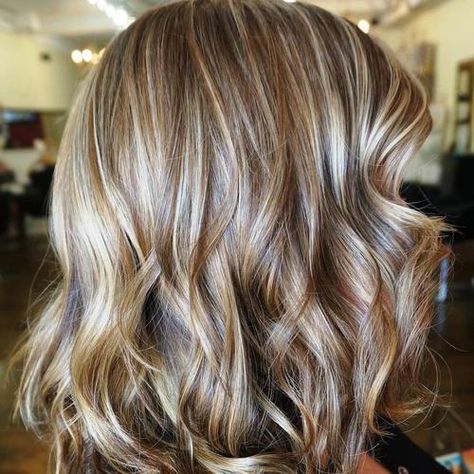 medium brown hairstyle with caramel and blonde highlights Shades Of Grey Hair Color, Mousy Brown Hair, Silvery Blonde, Grey Balayage, Grey Brown Hair, Silver Hair Highlights, Medium Shag, Gray Balayage, Grey Highlights