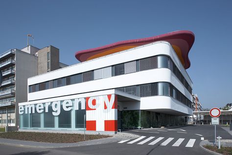 Emergency Pavilion in Teaching Hospital- Czech Republic- DOMY Hospital Design Architecture, Bicycle Room, Hospital Architecture, Healthcare Architecture, Hospital Interior, The Pavilion, Hospital Design, Healthcare Design, Signage Design