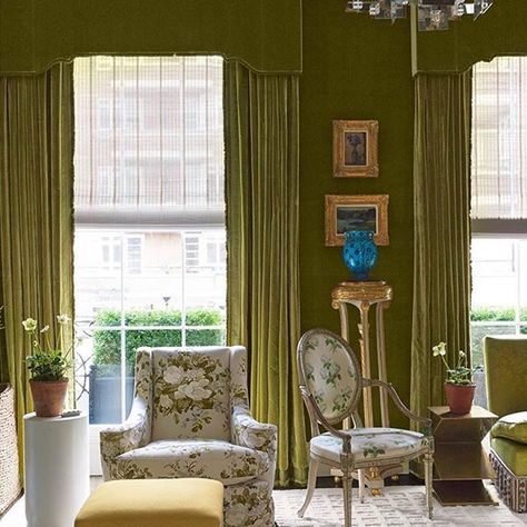 One of my all time favorite drawing rooms...  Those green velvet walls and #Bowood chintz get me every time!  Photo: David Oliver; Design: @veere_grenney #Repost @verandamag Veere Grenney, Upholstered Walls, Custom Canopy, London Townhouse, Vintage Side Table, Green Walls, Design Salon, Custom Sofa, Green Rooms