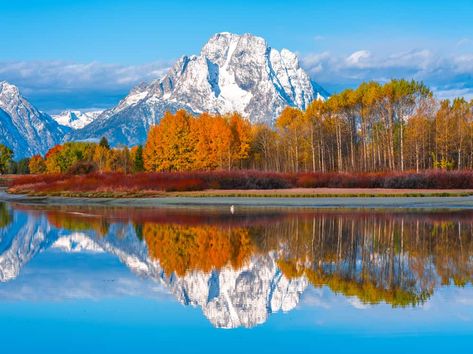 15 beautiful places to visit in Wyoming - GlobalGrasshopper Wyoming Trip, Crowd Drawing, Most Beautiful Places To Visit, Wyoming Travel, Scenic Byway, Fine Art Landscape, Autumn Forest, Beautiful Mountains, National Monuments