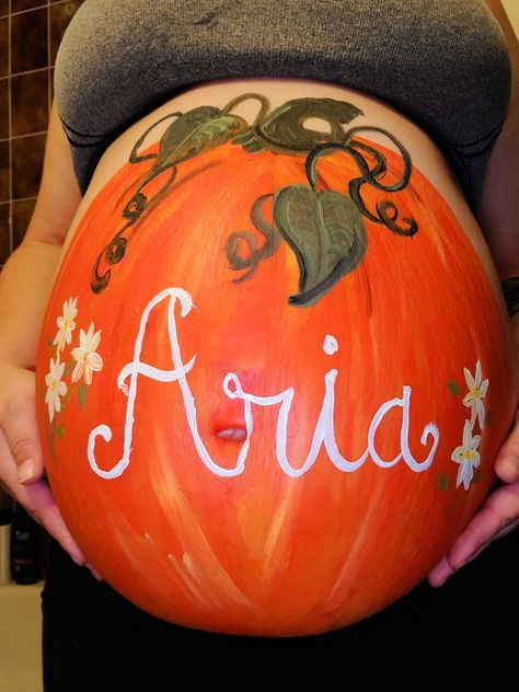 Pregnant Belly Halloween Paint, Pumpkin Pregnant Belly, Pumpkin Belly Pregnant, Halloween Belly Painting Pregnant, Pumpkin Belly Painting, Baby Bump Painting Ideas, Pumpkin Maternity Photos, Belly Painting Pregnant, Pregnant Pumpkin