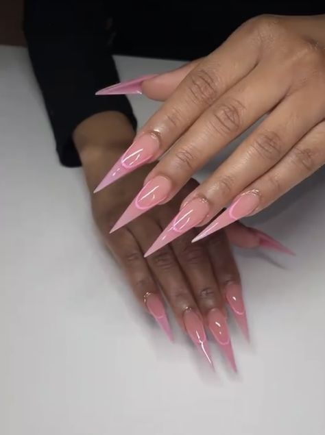 Clear Stilleto Nails, Stalitoes Nails Design, Stiletto Acrylics, Y2k Stilletos Nails, Clear Stiletto Nails, Nail Ideas Stiletto, Pink Acrylic Nails Stiletto, Simple Stiletto Nails Designs, Stiletto Acrylic Nails Designs