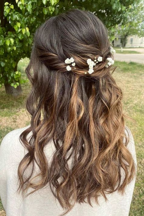 Easy Half with Flowers ❤ #lovehairstyles #hair #hairstyles #haircuts Trendy Curls, Half Braided Hairstyles, Easy Wedding Guest Hairstyles, Guest Hairstyles, Classic Wedding Hair, Wedding Hairstyles Bridesmaid, Simple Bridesmaid Hair, Mother Of The Bride Hair, Simple Hairstyles