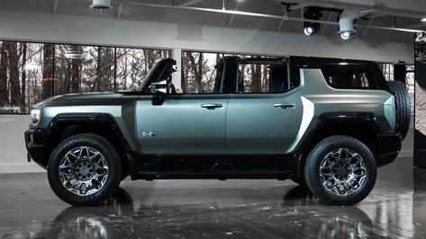 2024 GMC Hummer EV SUV vs. Tesla Model X, Rivian R1S Specs Comparison Music Booth, Gmc Hummer Ev Suv, Hummer Ev Suv, New Hummer, Gmc Hummer Ev, Hummer Ev, Ev Suv, Electric Pickup, Off Roaders