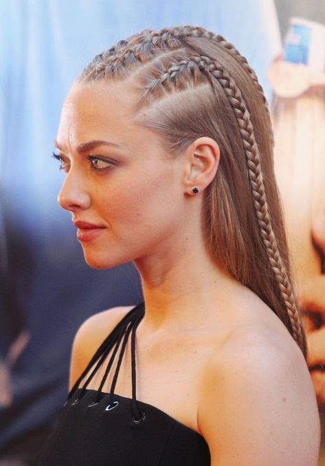 acconciature-capelli-raccolti-Amanda Seyfried Celebrity Braids, Kim Kardshian, Half Braided Hairstyles, Peinados Fáciles Para Cabello Corto, Cool Braids, French Hair, Amanda Seyfried, Grunge Hair, Celebrity Hairstyles