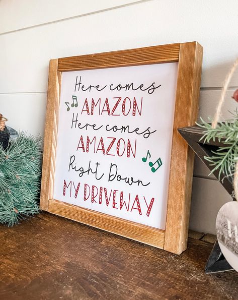 Funny Christmas Decor Ideas, Christmas Signs Funny, Funny Christmas Signs And Sayings, Funny Christmas Signs, Funny Christmas Decor, Christmas Shelf, Christmas Signs Diy, Funny Wood Signs, Wooden Christmas Crafts