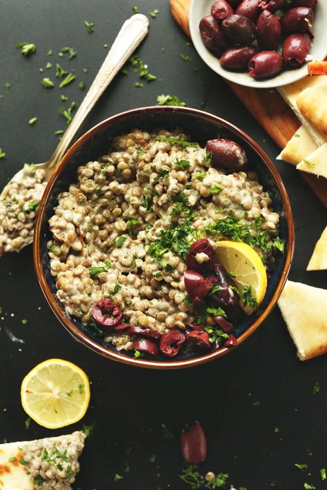 CREAMY DELICIOUS Mediterranean LENTIL DIP with shallot, garlic, hummus, lemon and tahini! So flavorful, healthy and filling! #vegan #appetizer #snack #dip #glutenfree #healthy #recipe Baba Ganush, Lentil Dip, Garlic Hummus, Gluten Free Appetizers, Vegan Dip, Minimalist Baker, Summer Appetizer, Hummus Recipe, Great Appetizers