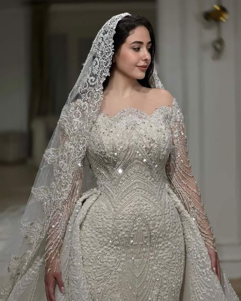 Egyptian Wedding Dress, Best Evening Dresses, Egyptian Wedding, Simple Elegant Wedding Dress, Wedding Dress Bustle, Bride Dress Simple, Modest Wedding Gowns, Classy Wedding Dress, Stylish Wedding Dresses