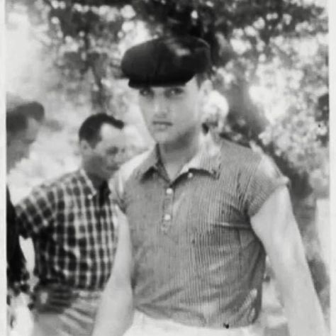 #elvis08011935 Shy boy 50s Elvis, Elvis Photos, Say You Love Me, Shy Boy, Young Elvis, Fort Hood, Stay Forever, Elvis Presley Pictures, Elvis Presley Photos